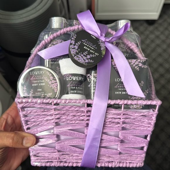NWT Lovery Bath Gift Basket
